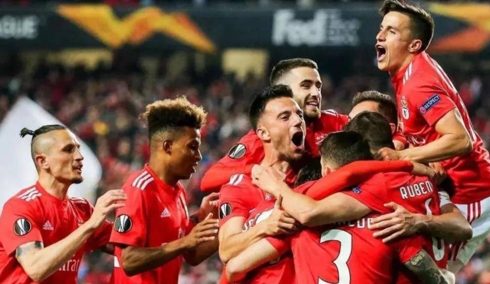 lol投注-斯图加特新星崭露头角，圈粉无数备受瞩目(保时捷718在斯图加特生产)